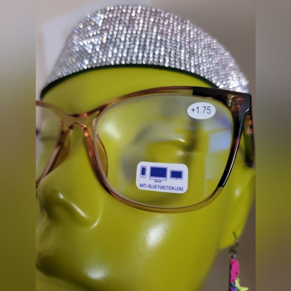 Readers +1.75 - Picture 2 of 3